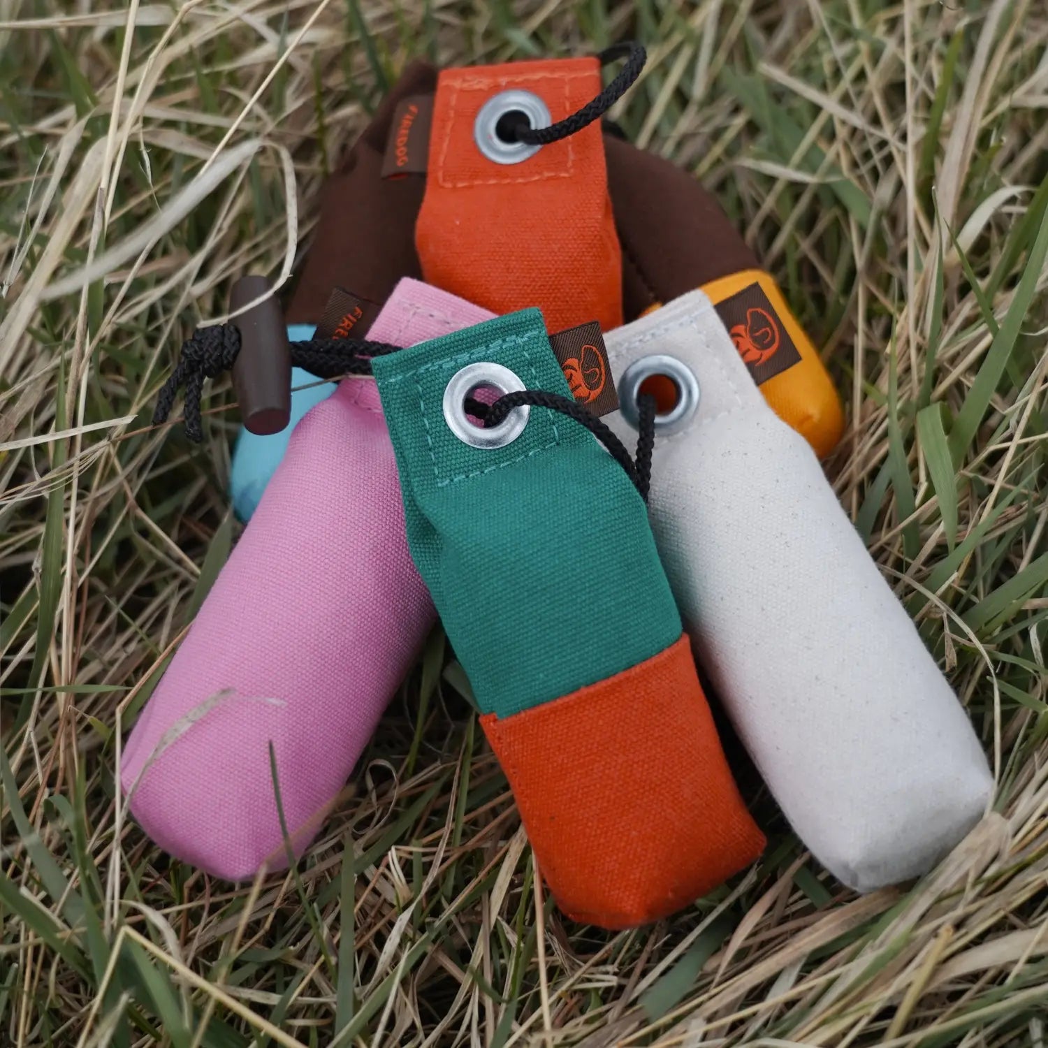 Miljöbild firedog pocket dummy 80 g #color_pink #color_green-orange