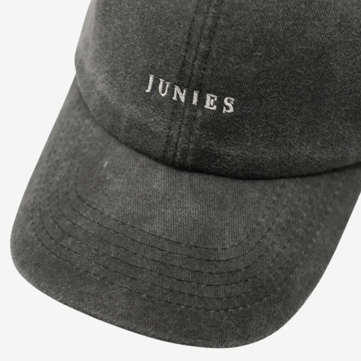 Junies keps stone wash grå närbild #color_antracit-grey