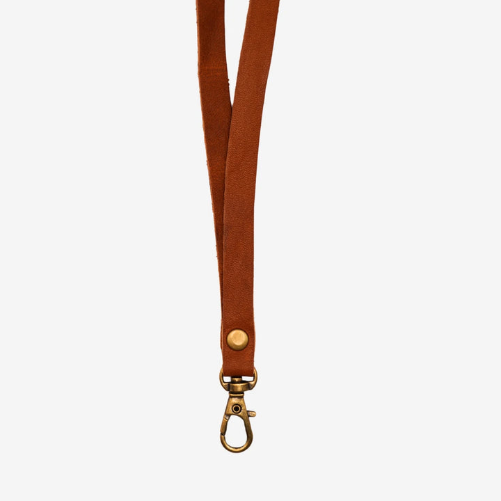 Junies visselpipsband svenskt läder närbild cognac #color_cognac