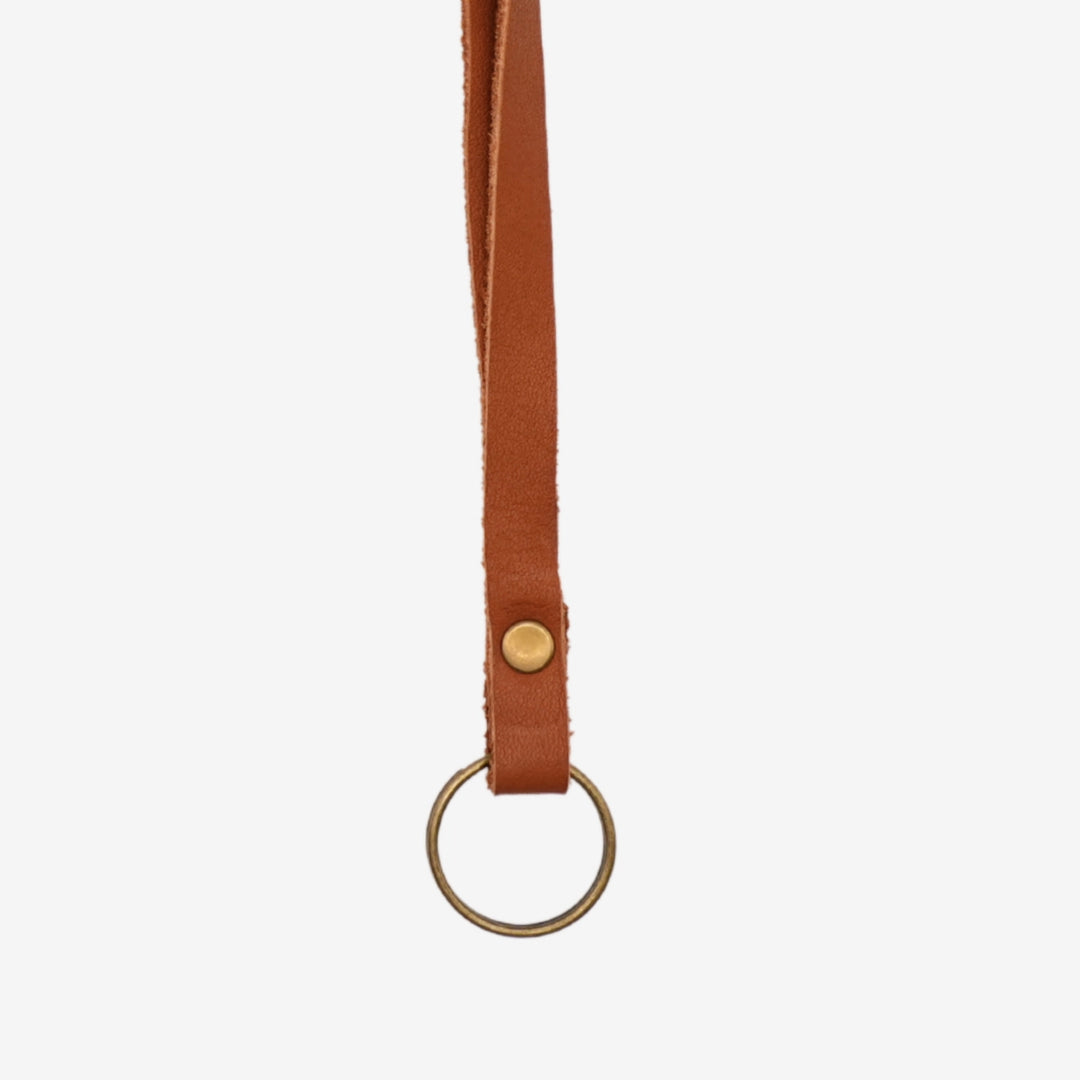 Junies visselpipsband svenskt läder närbild cognac #color_cognac