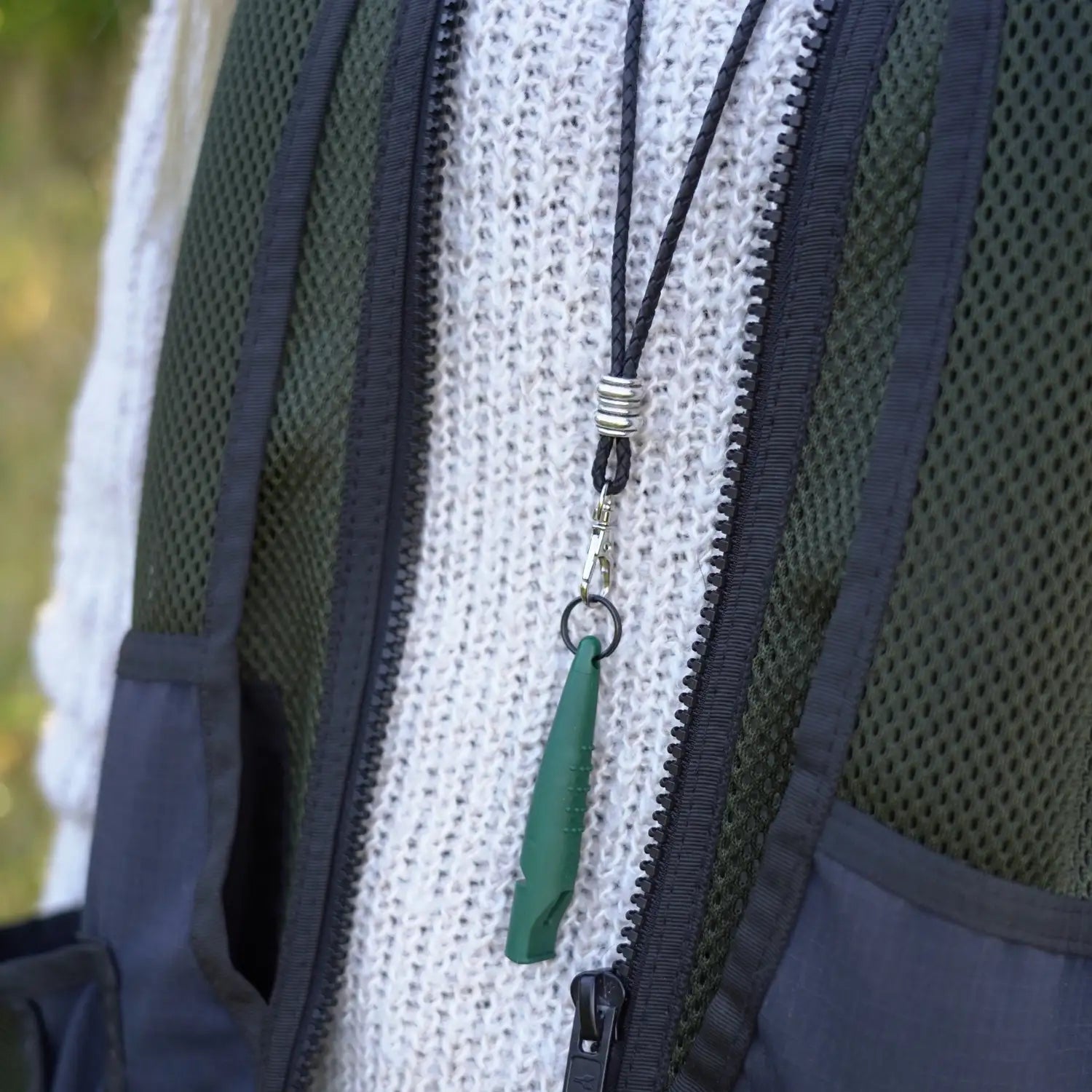 Miljöbild junies visselpipsband flätat läder svart #color_black