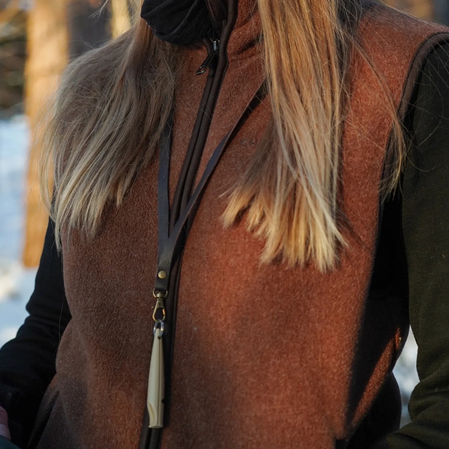 Miljöbild junies visselpipsband svenskt läder brun #color_brown